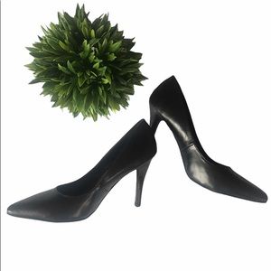 BLACK 4in PUMP-EXCELLENT CONDITION